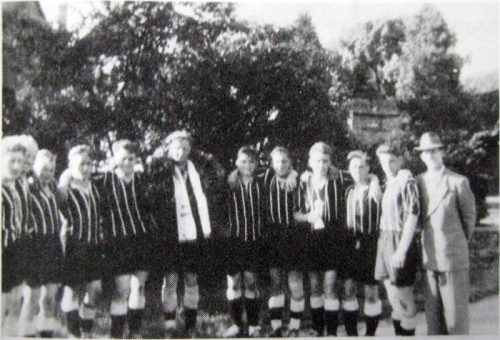 Die I. Mannschaft 1958 nach dem Pokalsieg in Verlar